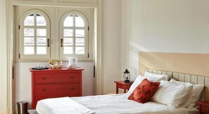 Bügeleisen/Bügelbrett, kostenlose Babybetten, Zustellbetten