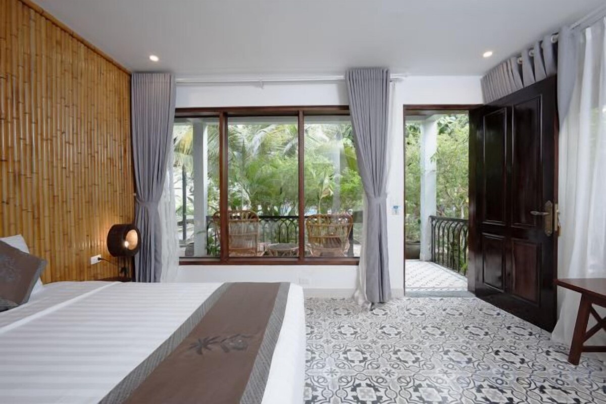 In-room safe, soundproofing, free WiFi, bed sheets