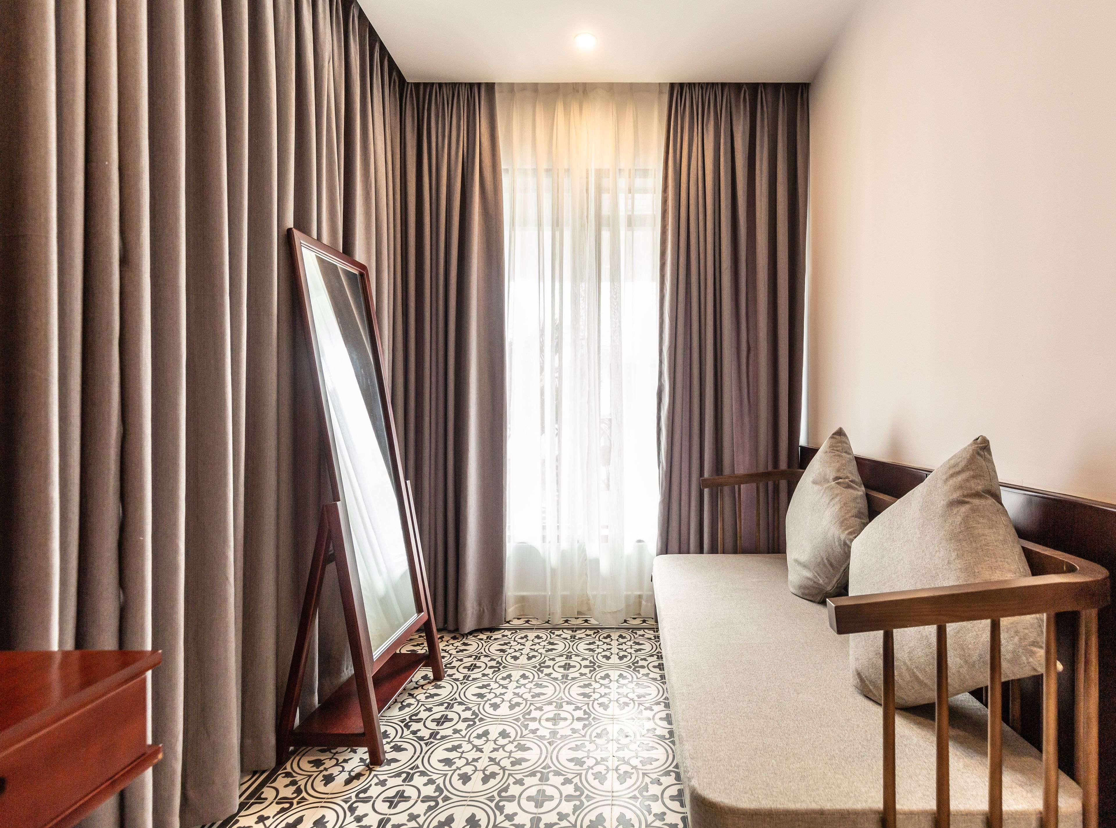 premium double room, 1 king bed, non smoking, garden view | living area | 32-inch flat-screen tv with cable channels, tv