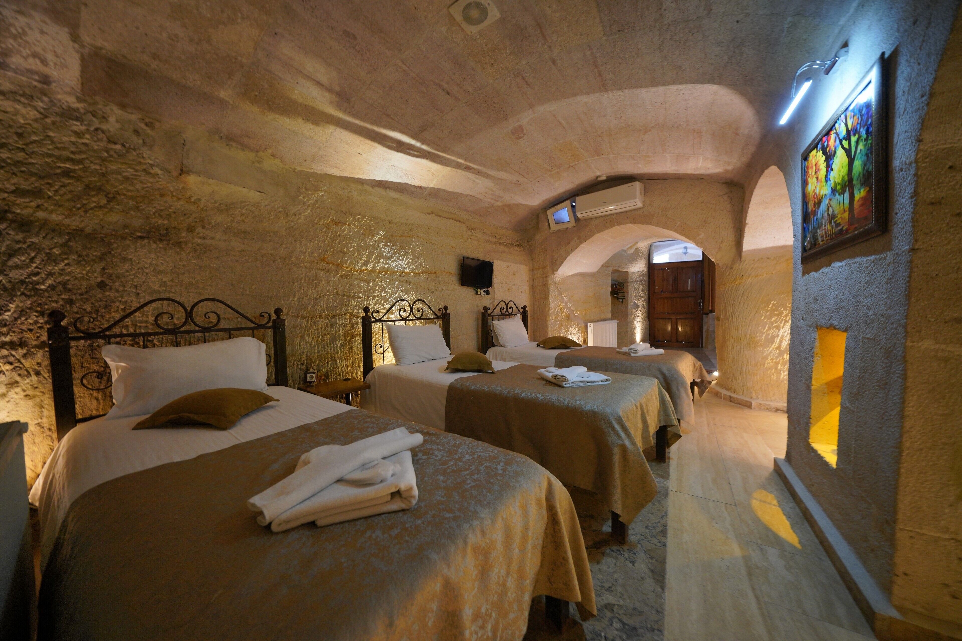 Photo - Emit Cave Hotel