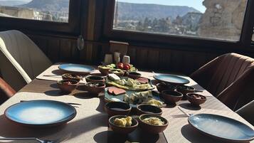 Breakfast, lunch, dinner served; Turkish cuisine