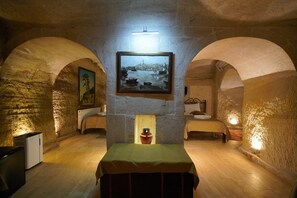 Deluxe Family Cave Room | Minibar, escritorio, insonorización y wifi gratis 