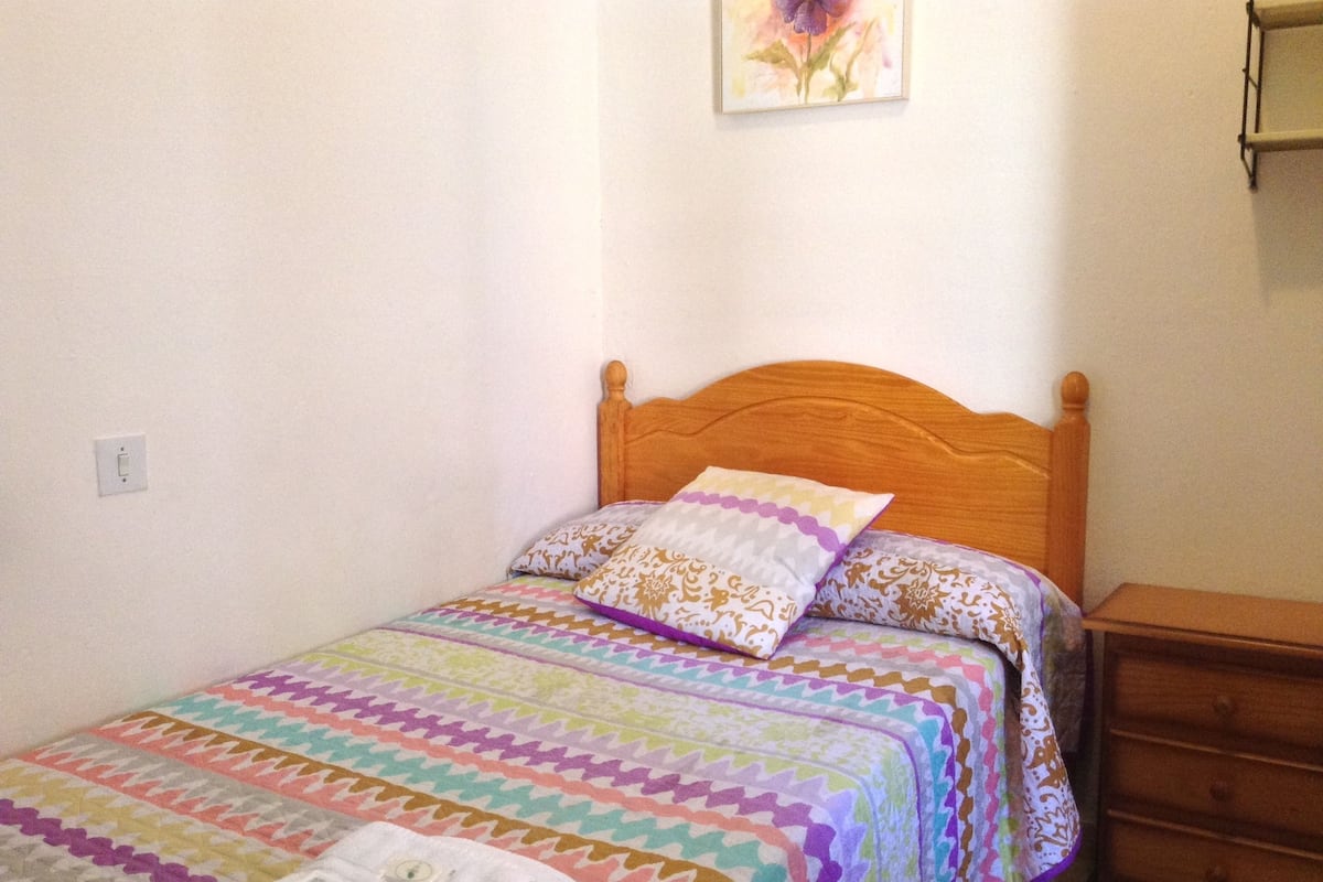 Single Room, Shared Bathroom | Blackout curtains, free WiFi