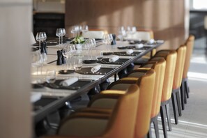 2 restaurants; breakfast, lunch, and dinner served - Tangla Hotel Brussels (Brussels)