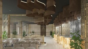 Un interior moderno con una zona de estar central, un mostrador de recepción e iluminación decorativa.