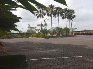 Free self-parking - Grand Kolopaking Hotel (Kebumen)