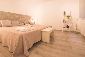 Apartamento, 3 habitaciones | Cortinas opacas, tabla de planchar con plancha, cunas gratuitas