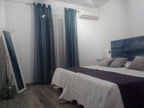 Apartamento, 3 habitaciones | Cortinas opacas, tabla de planchar con plancha, cunas gratuitas