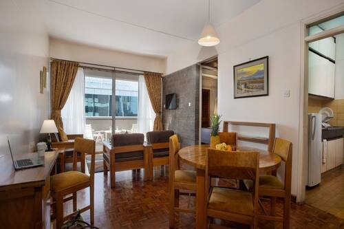 Executive appartement, 1 slaapkamer | Woonruimte | Flatscreentelevisie
