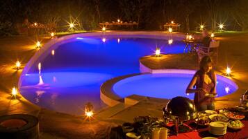 Außenpool, Sonnenschirme