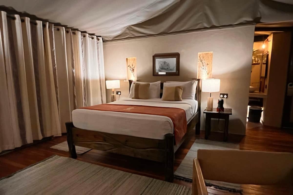 Luxury-Doppelzimmer, Gartenblick | 1 Schlafzimmer, hochwertige Bettwaren, Pillowtop-Betten, Zimmersafe