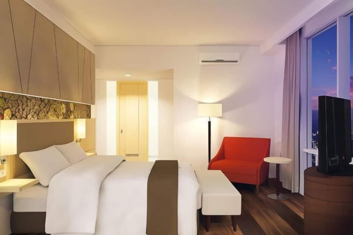 Minibar, in-room safe, desk, blackout curtains