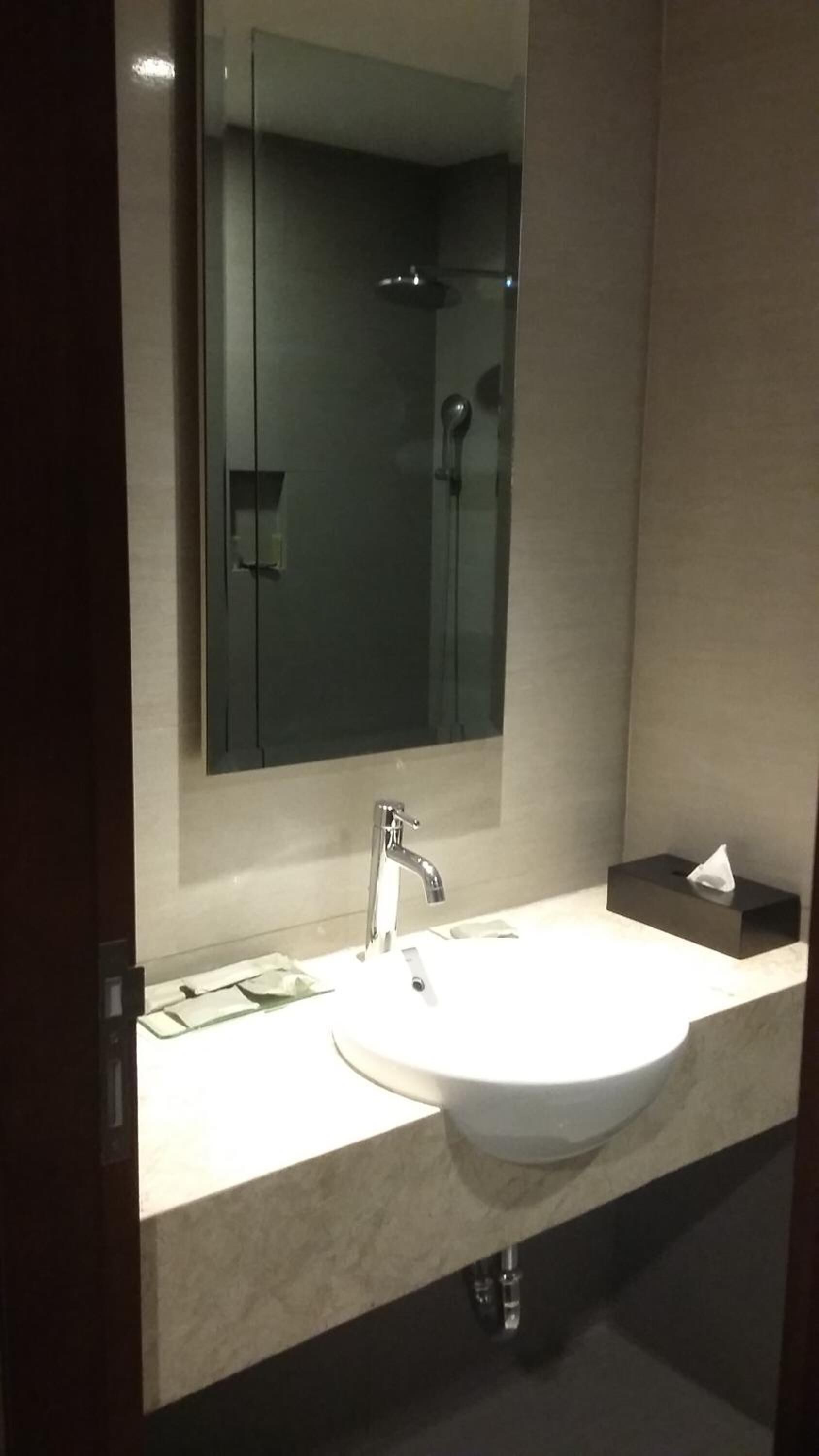 shower, free toiletries, slippers, towels