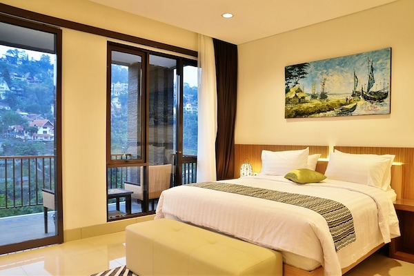 Vila executiva, 5 quartos, vista para a colina | 5 quartos, roupas de cama premium, escrivaninha
