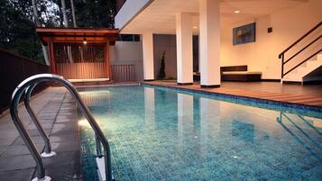 Kolam renang terbuka