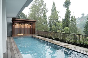 Outdoor pool - Tulip Hill View Villa 6 Bedrooms With a Private Heated Swimming Pool and a Movie Room and a Billaird Table (Cimenyan)