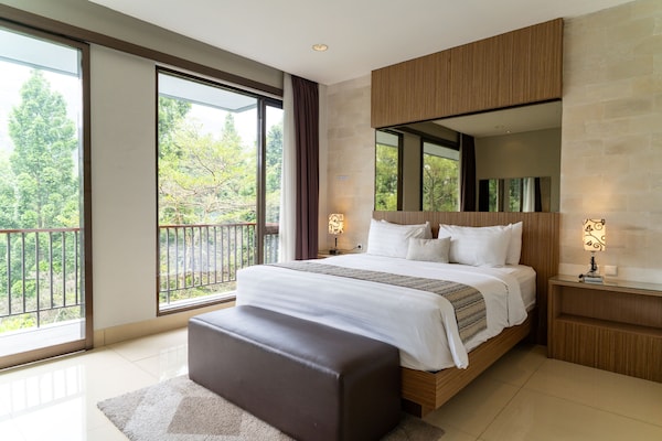 Tulip Hill View Villa 6 Bedrooms With A Private Heated Swimming Pool And A Movie Room And A Billaird Table - Bandung