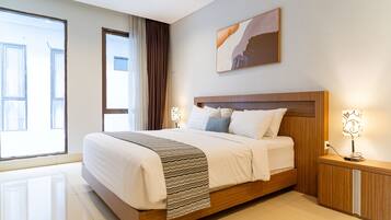 Executive Villa, 5 Bedrooms, Hill View | 5 bilik tidur, peralatan tempat tidur premium, meja, kalis bunyi