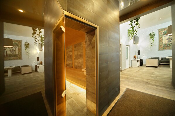 Signature Villa, 1 Bedroom, Pool Access, Courtyard Area | Bathroom | Shower, free toiletries, hair dryer, slippers - De`Lore Park Hotel Domodedovo (Kotlyakovo)