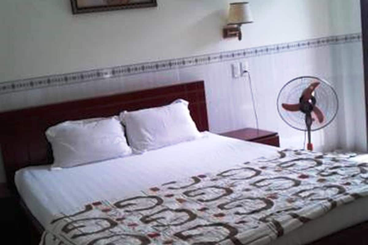 Minibar, meja kerja, dan Wi-Fi gratis