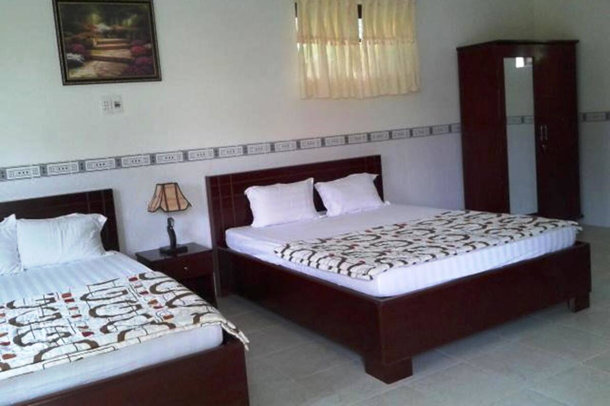 Minibar, desk, free WiFi