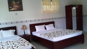 Minibar, desk, free WiFi