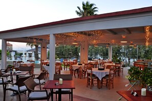 Breakfast, lunch and dinner served - Sea Melody Beach Hotel & Apartments (Rhodes)