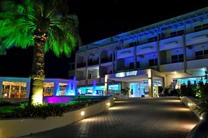 Front of property - evening/night - Sea Melody Beach Hotel & Apartments (Rhodes)