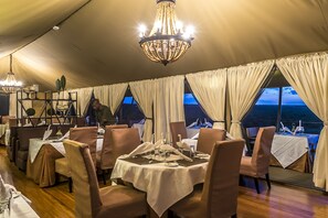 Café da manhã com buffet grátis todos os dias