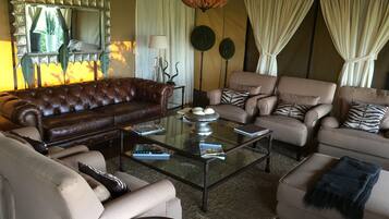 Coin salon dans le hall