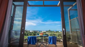 Superior-huone | Tallelokero huoneessa, työpöytä