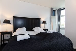 Family Room, Balcony | Soundproofing, free WiFi, bed sheets - Skagen Hotel (Skagen)