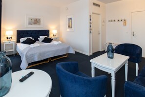 Luxury Double Room | Soundproofing, free WiFi, bed sheets