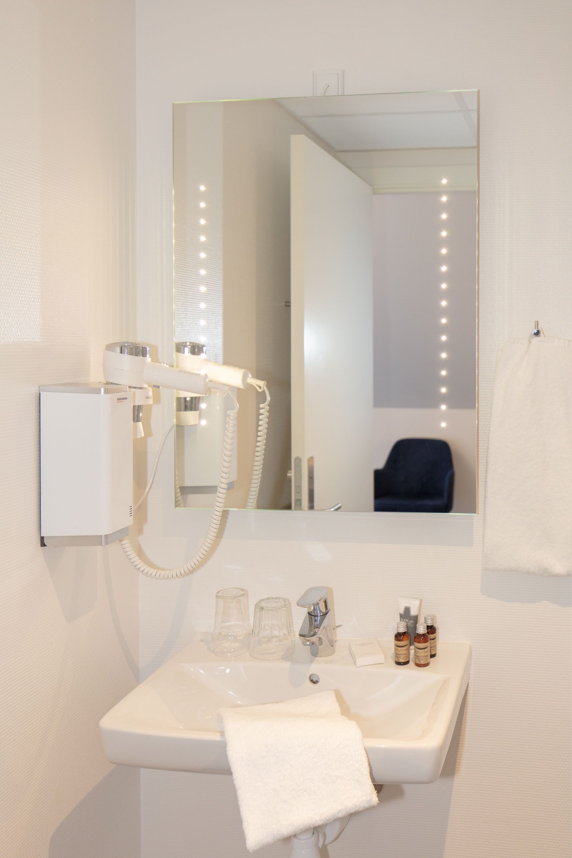 economy double room | bathroom | shower, free toiletries, hair dryer, towels