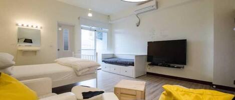 Double Room, Balcony (INACTIVE) | Living area | Flat-screen TV