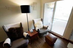 Double Room, Balcony (INACTIVE) | Living area | Flat-screen TV - LP Guesthouse (Taitung)