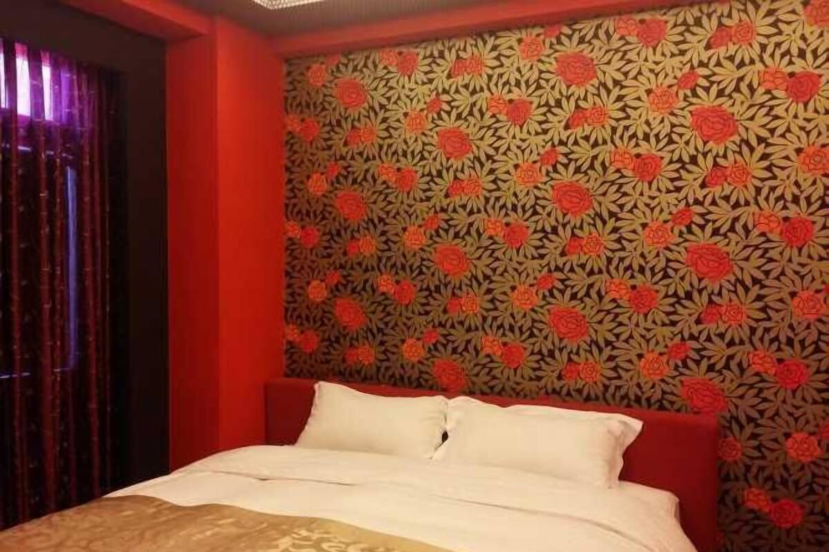Habitación doble | Decoración personalizada, muebles diferentes, camas extra y wifi gratis
