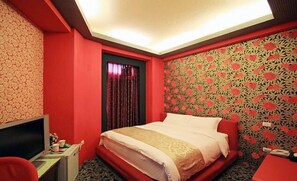 Habitación doble | Decoración personalizada, muebles diferentes, camas extra y wifi gratis