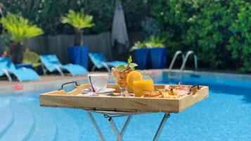 Daily buffet breakfast for a fee