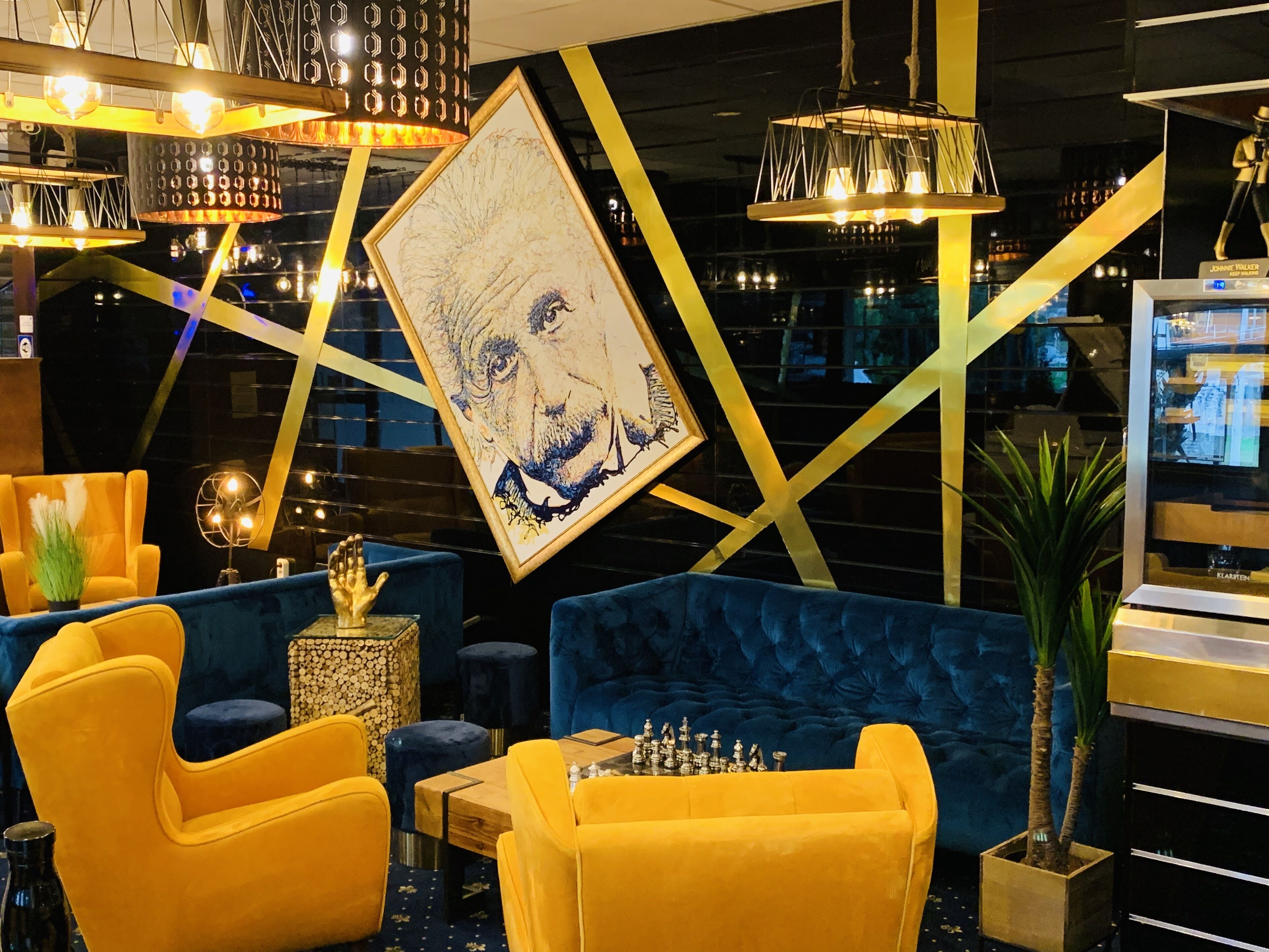 Bar (trong khuôn viên)