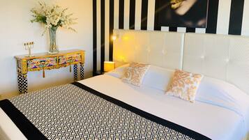 Ropa de cama de alta calidad, caja fuerte, escritorio