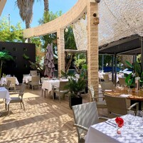 2 restaurants, lunch, dinner served; French cuisine