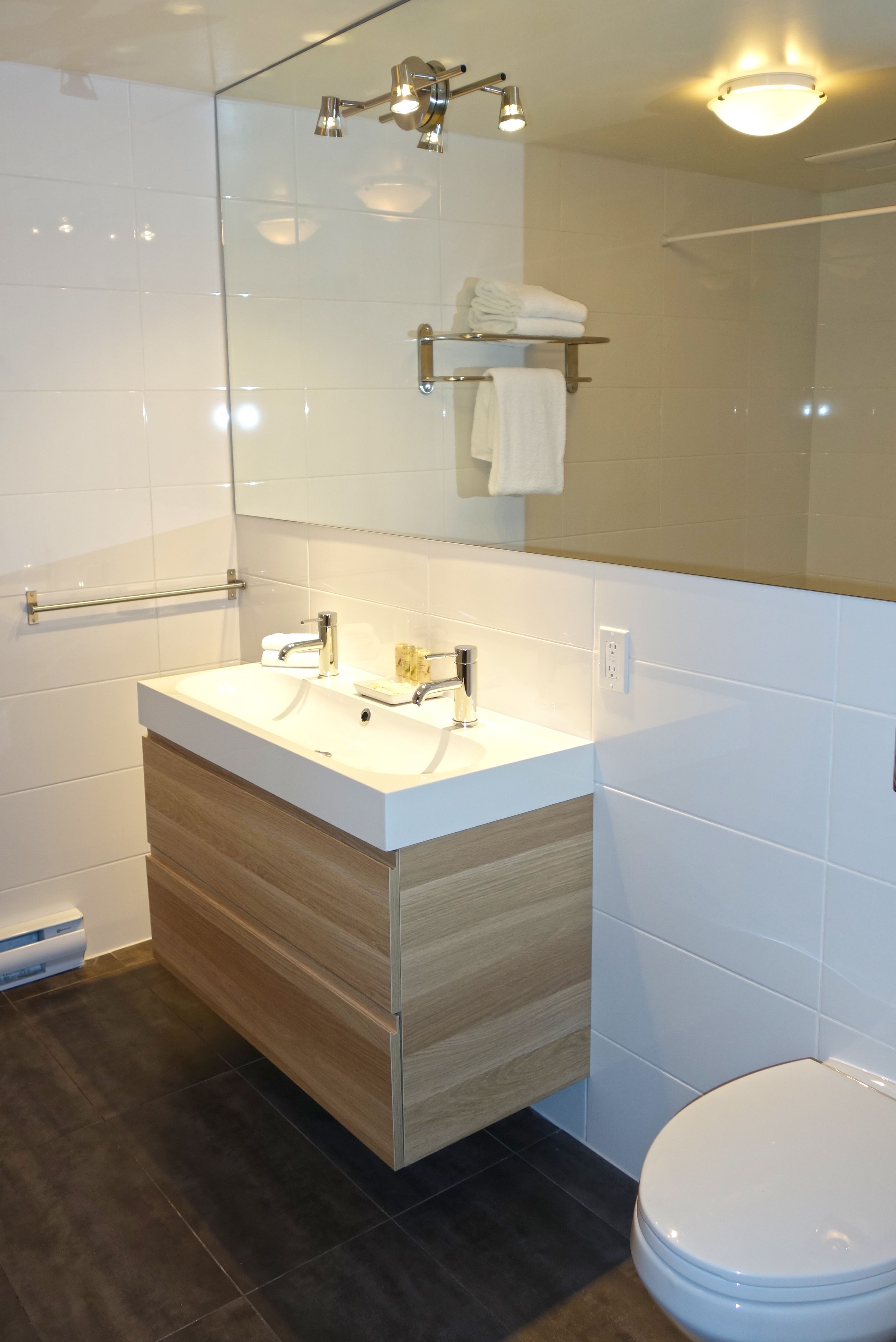 room, 1 king bed | bathroom | towels