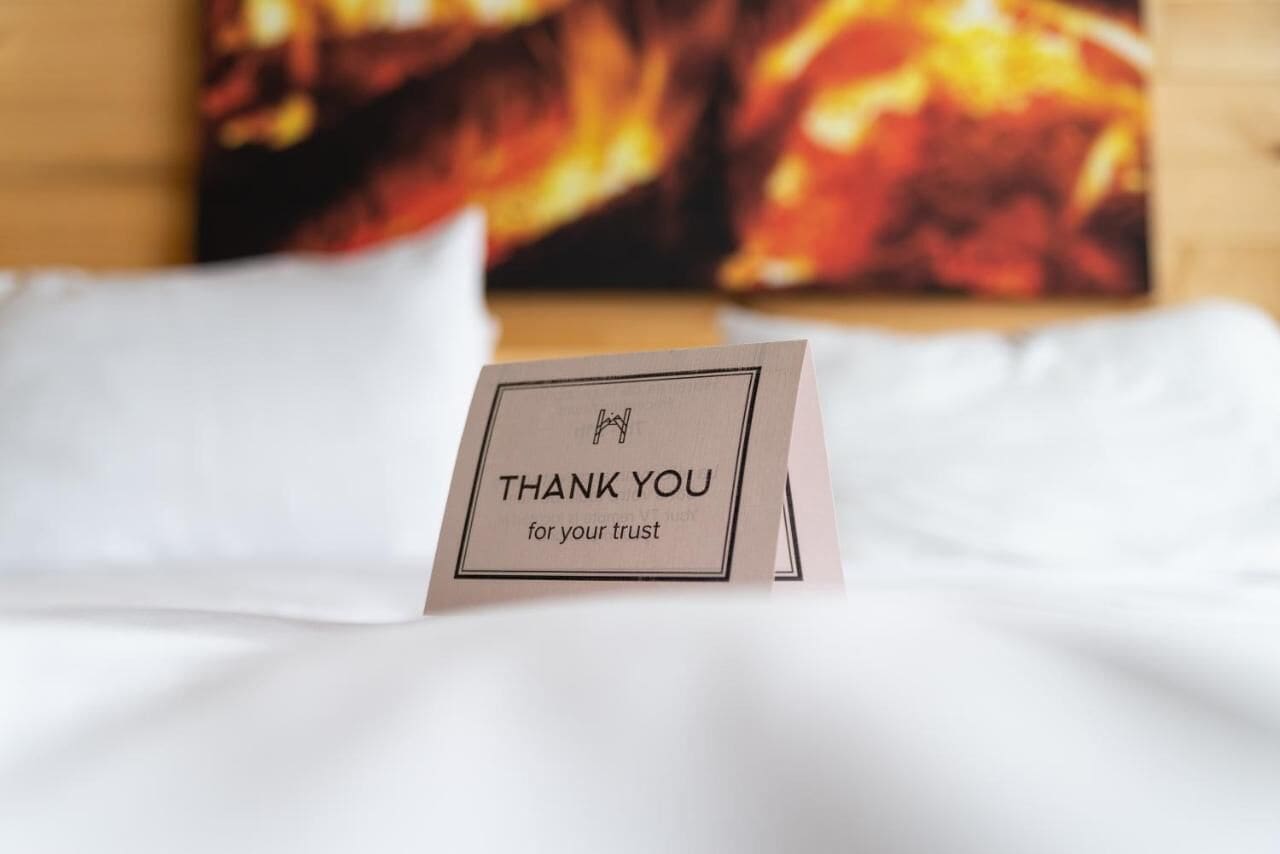 room, 1 king bed | iron/ironing board, bed sheets