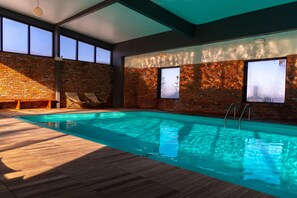 Indoor pool - Hotel Horizon (Sutton)