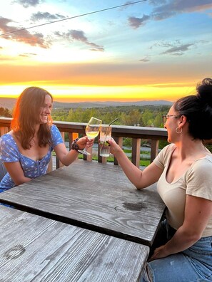 Breakfast and dinner served - Hotel Horizon (Sutton)