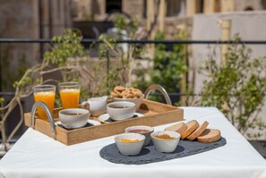 Tägliches inbegriffenes nach Wunsch zubereitetes Frühstück