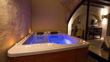 Suite, bain à remous (VIP - Andromeda) | Bain à remous privé
