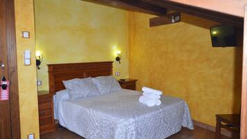 Double Room, Jetted Tub | Minibar, desk, blackout curtains, free WiFi