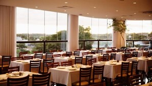 2 restaurants; ze serveren er ontbijt, lunch en diner 